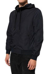 سترة بومبر جاكيت بغطاء رأس وشريط شعار أزرق وسحاب كامل