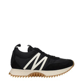 حذاء رياضي منخفض من القماش الأسود