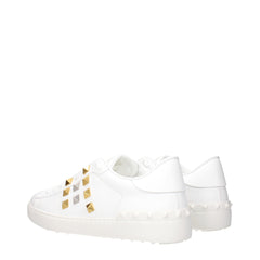 حذاء رياضي منخفض من الجلد الأبيض