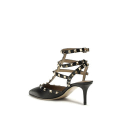 حذاء بكعب عالٍ من جلد العجل الأسود Bos Taurus