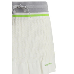 تنورة قصيرة من القطن الأبيض