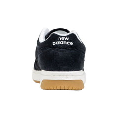 حذاء رياضي من الجلد الأسود والأبيض