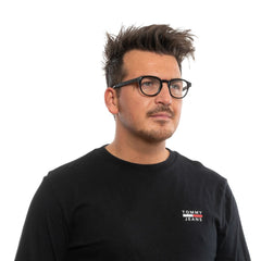 نظارات بلاستيكية سوداء (إطارات)