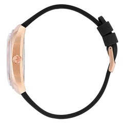 ساعة رياضية سوداء مصنوعة من مادة اصطناعية