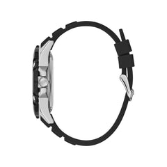 ساعة رياضية سوداء مصنوعة من مادة اصطناعية