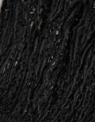 وشاح أسود من الكشمير المحبوك مع أطراف مهدبة