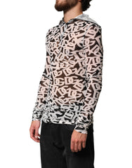 بلوزة بيضاء بأكمام طويلة وياقة عالية وشعار DG