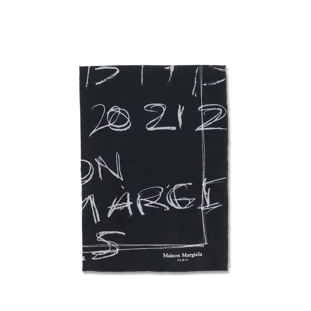 وشاح حريري أسود