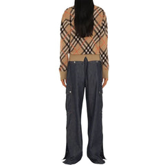 بلوزة بنية اللون من الإيلاستين