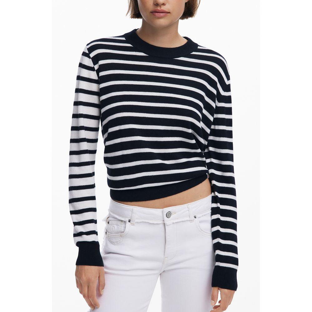 سترة نسائية من الصوف الأسود