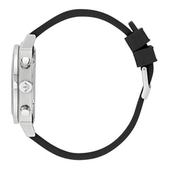 ساعة رياضية سوداء مصنوعة من مادة اصطناعية