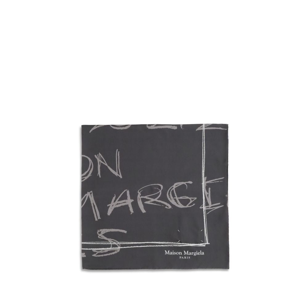 وشاح حريري رمادي