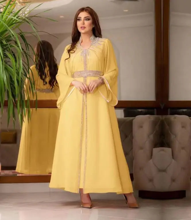 فستان بأكمام طويلة