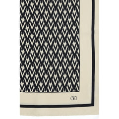 وشاح حريري متعدد الألوان