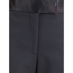 بنطال من الحرير الذهبي