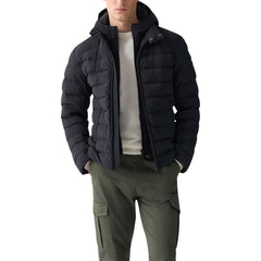 معطف أسود من البولي أميد