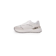 حذاء رياضي منخفض من الجلد الأبيض