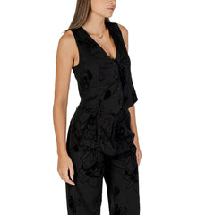 سترة سوداء من البوليستر