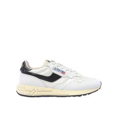 حذاء رياضي منخفض من الجلد الأبيض