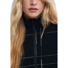 جاكيتات ومعاطف بوليستر سوداء