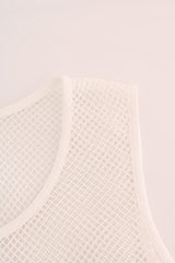 بلوزة شفافة بيضاء بدون أكمام