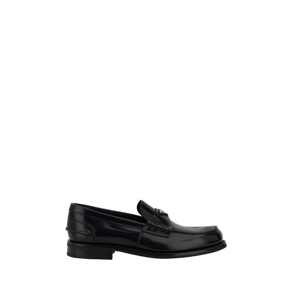 Triangular plaque loafers