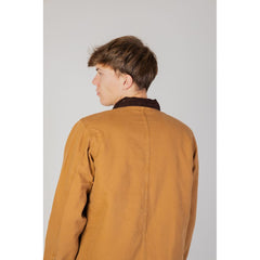 ملابس بوليستر باللون البيج