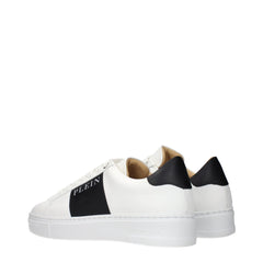 حذاء رياضي من الجلد الأبيض