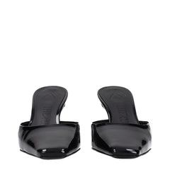 صندل مسطح من الجلد الأسود